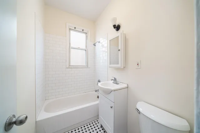 $2,000 | 224 Linden Avenue, Unit 4, Jersey City, NJ 07305