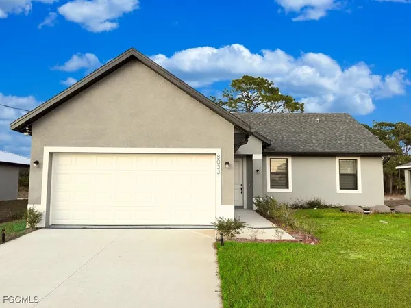 $2,200 | 8033 Melody Circle, LaBelle, FL 33935