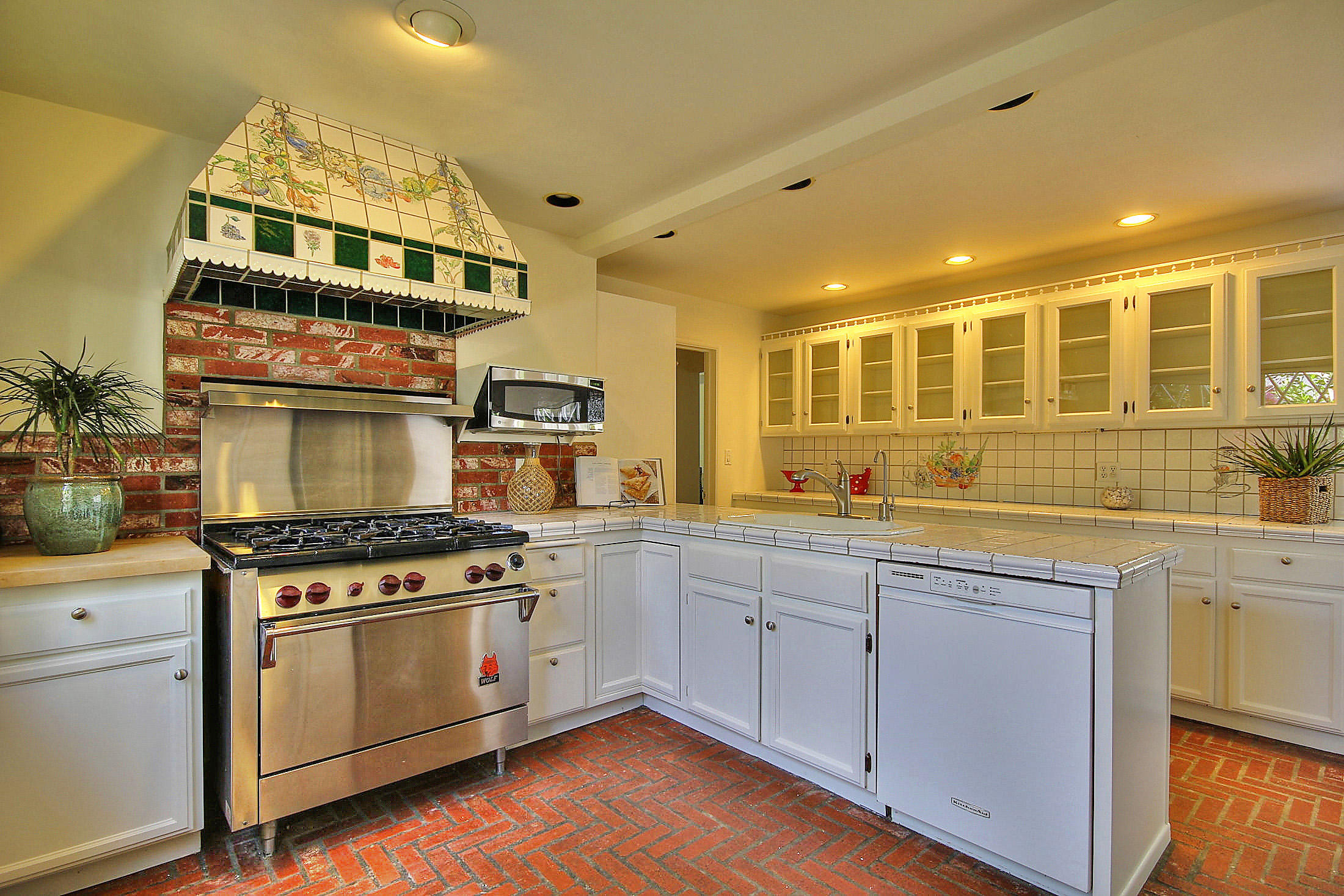 106 La Vereda Road Montecito, CA 93108 - Photo 8 of 18 21