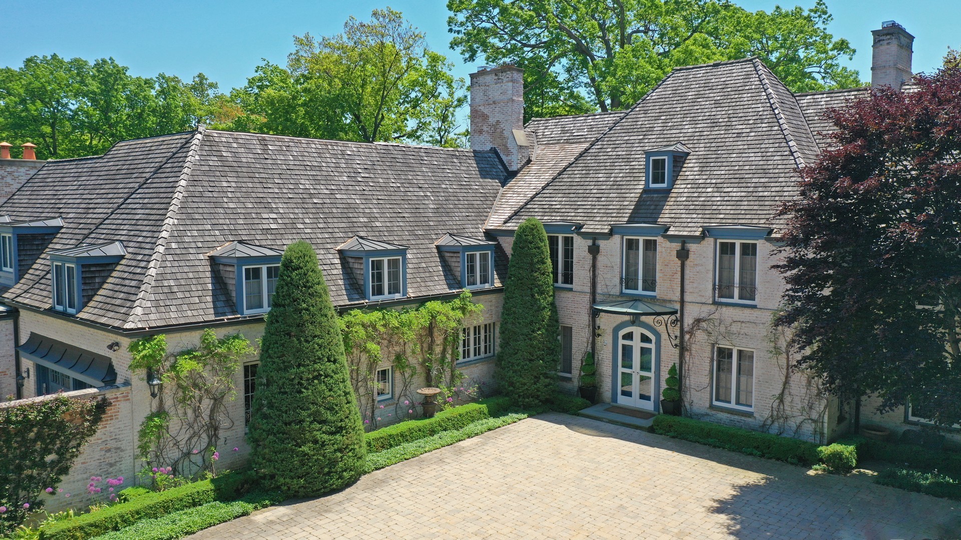 1291 Elm Tree Road Lake Forest, IL 60045 - Photo 2 of 56 a aerial view of a house with a yard