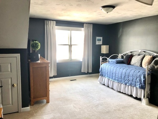 113 Ariel Circle, Unit 113 Sutton, MA 01590 - Photo 25 of 39 a bedroom with a bed and a window