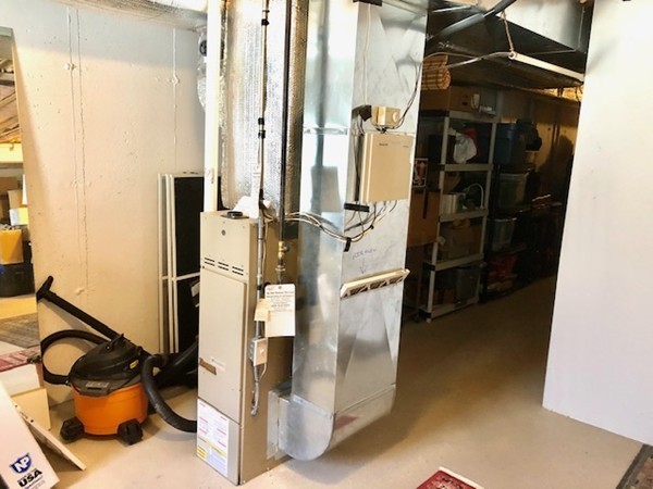 113 Ariel Circle, Unit 113 Sutton, MA 01590 - Photo 34 of 39 a bathroom with a shower