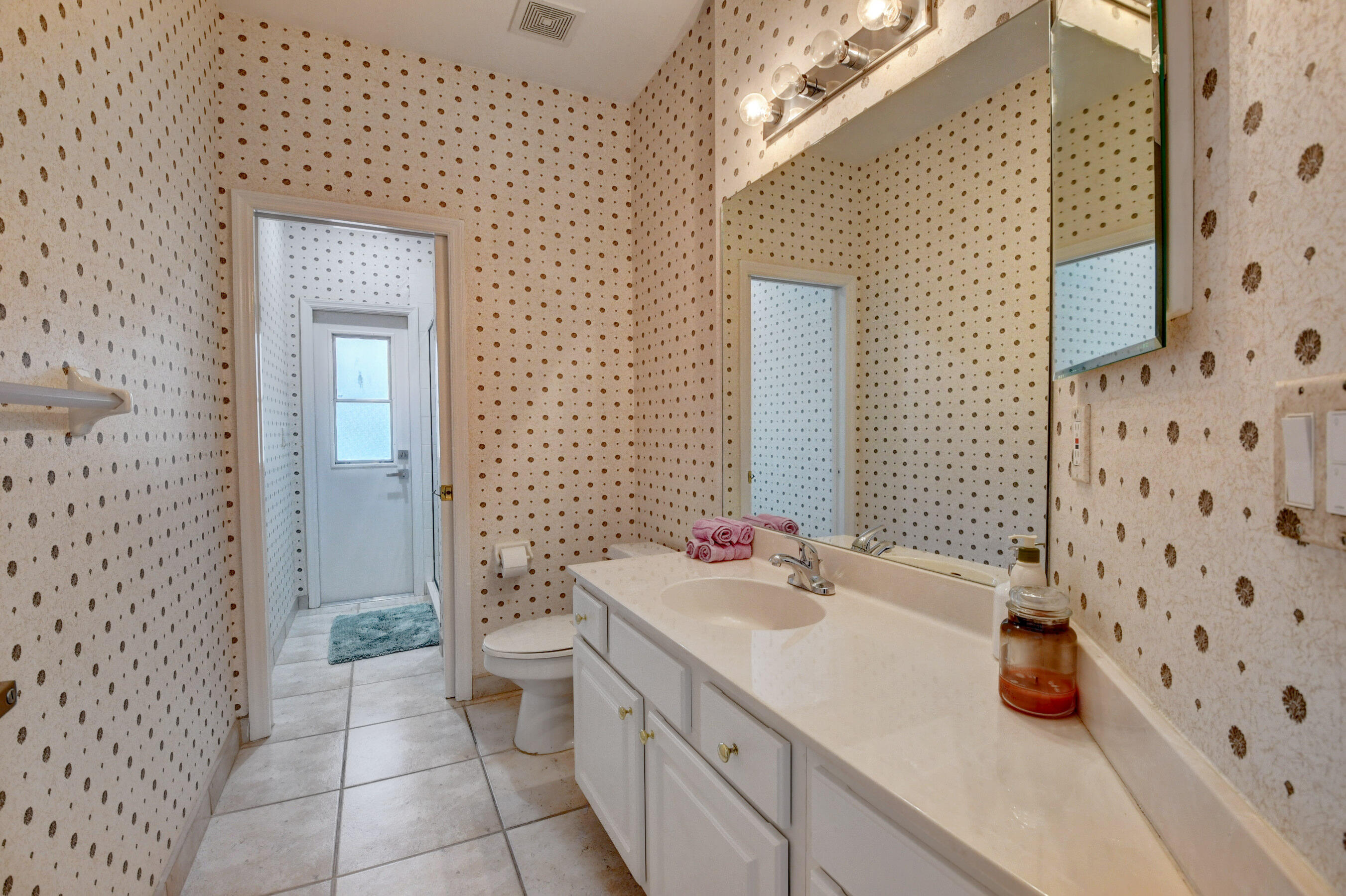 21633 Lynhurst Way Boca Raton, FL 33428 - Photo 32 of 58 3rd bathroom/cabana