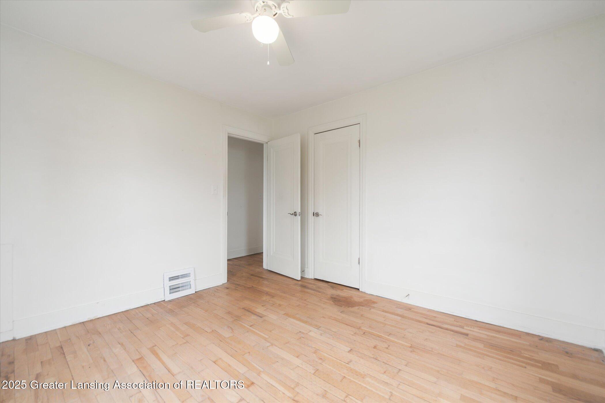 336 South Waverly Road Lansing, MI 48917 - Photo 16 of 33 17-336-S-Waverly-Rd-Lansing-MI-48917-Win