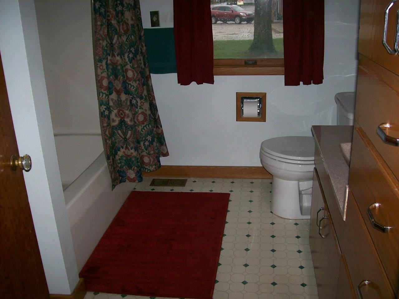 924 East Rochester Street Akron, IN 46910 - Photo 6 of 13 Gallery Image 6