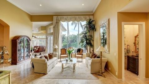 6552 Northwest 32nd Way Boca Raton, FL 33496 - Photo 4 of 26 living room