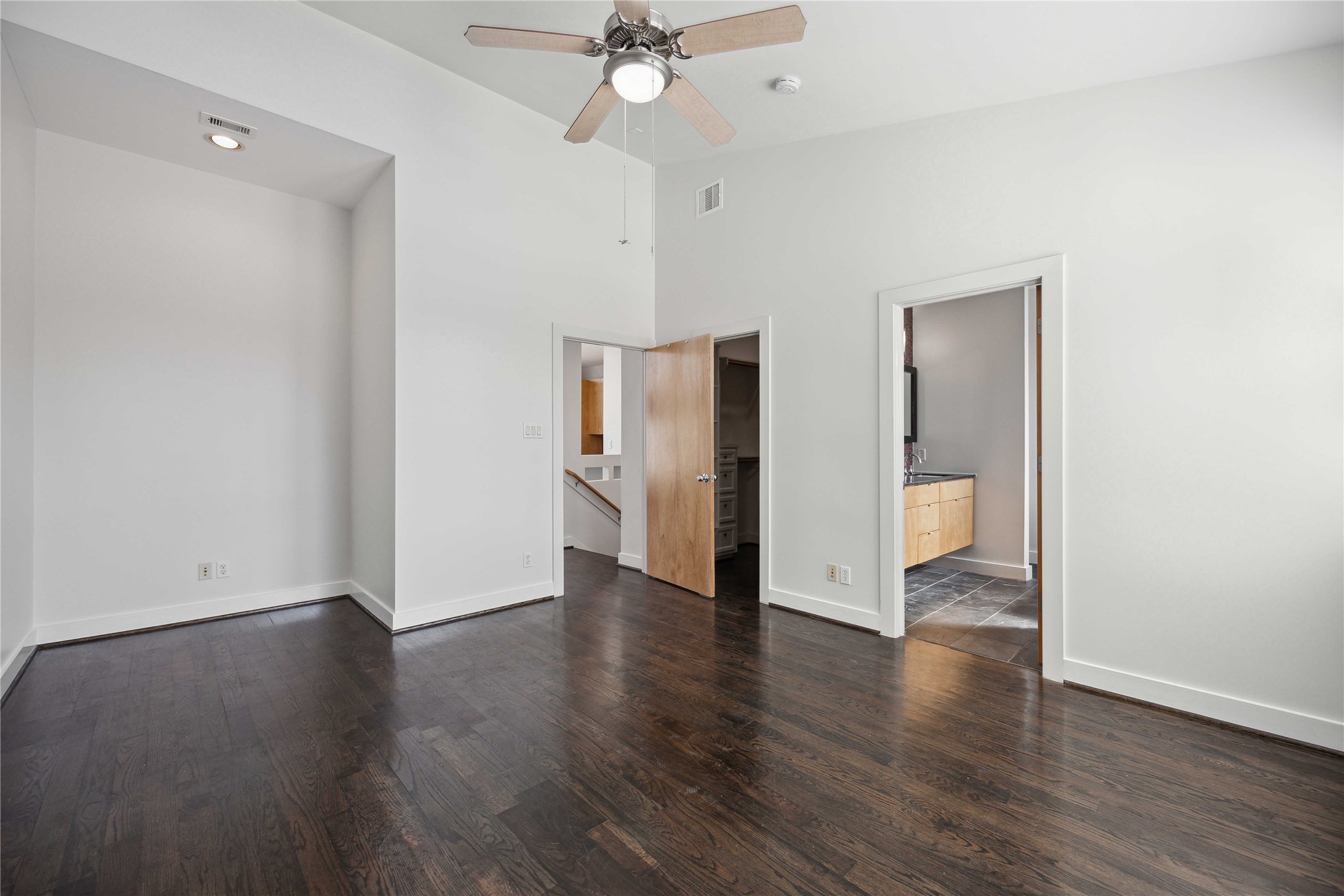 1023 Bonner Street, Unit 1023 Houston, TX 77007 - Photo 11 of 24 Primary bedroom on 2nd floor...off living room!