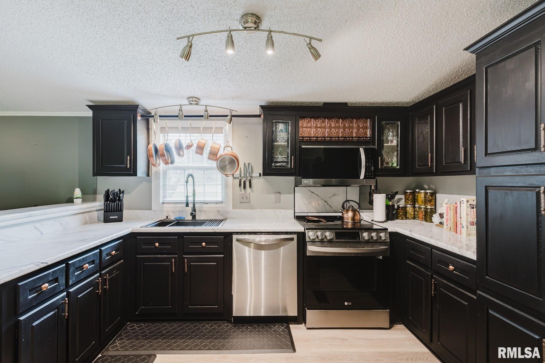 11747 Ridgewood Drive Marion, IL 62959 - Photo 8 of 38