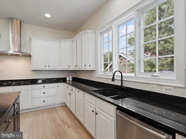 $1,625,000 | 904 Locust Street, Herndon, VA 20170