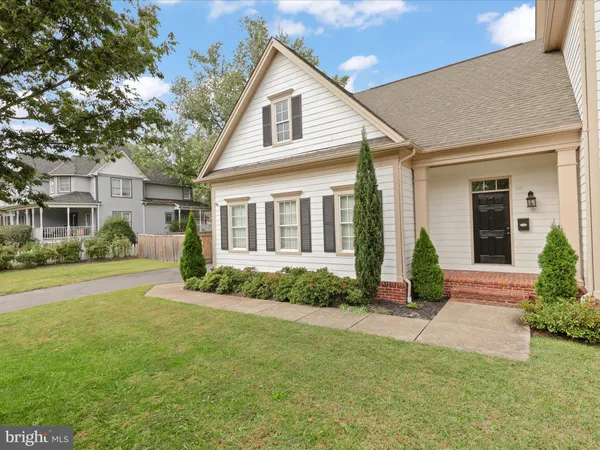 $1,625,000 | 904 Locust Street, Herndon, VA 20170