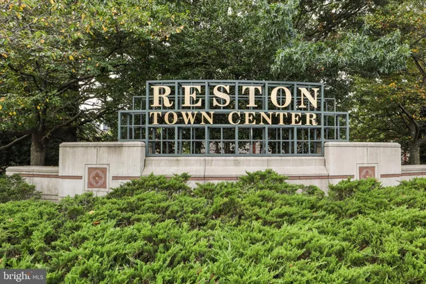 $1,625,000 | 904 Locust Street, Herndon, VA 20170