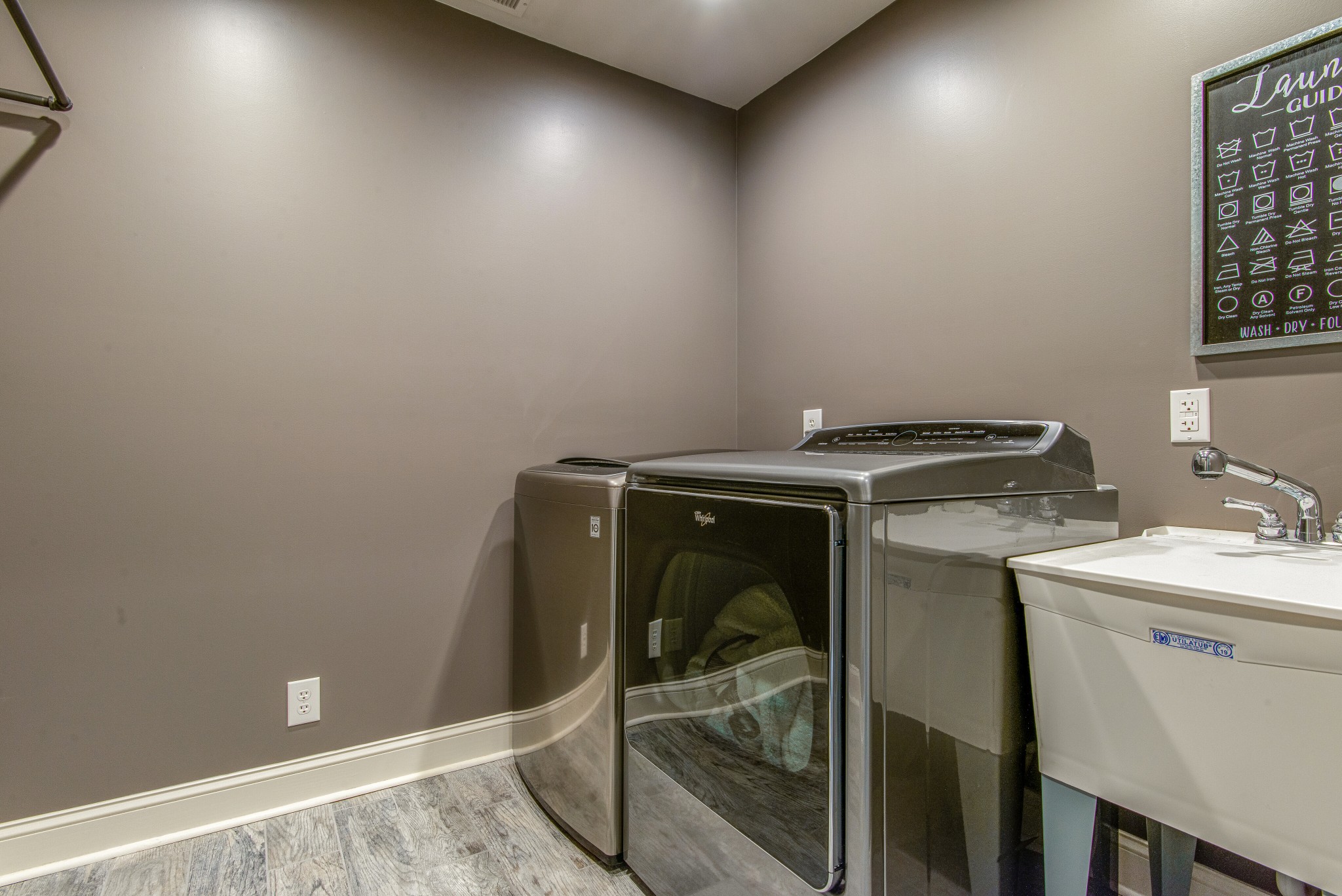 2696 Oak Grove Road Lebanon, TN 37090 - Photo 29 of 34 a utility room with dryer and washer