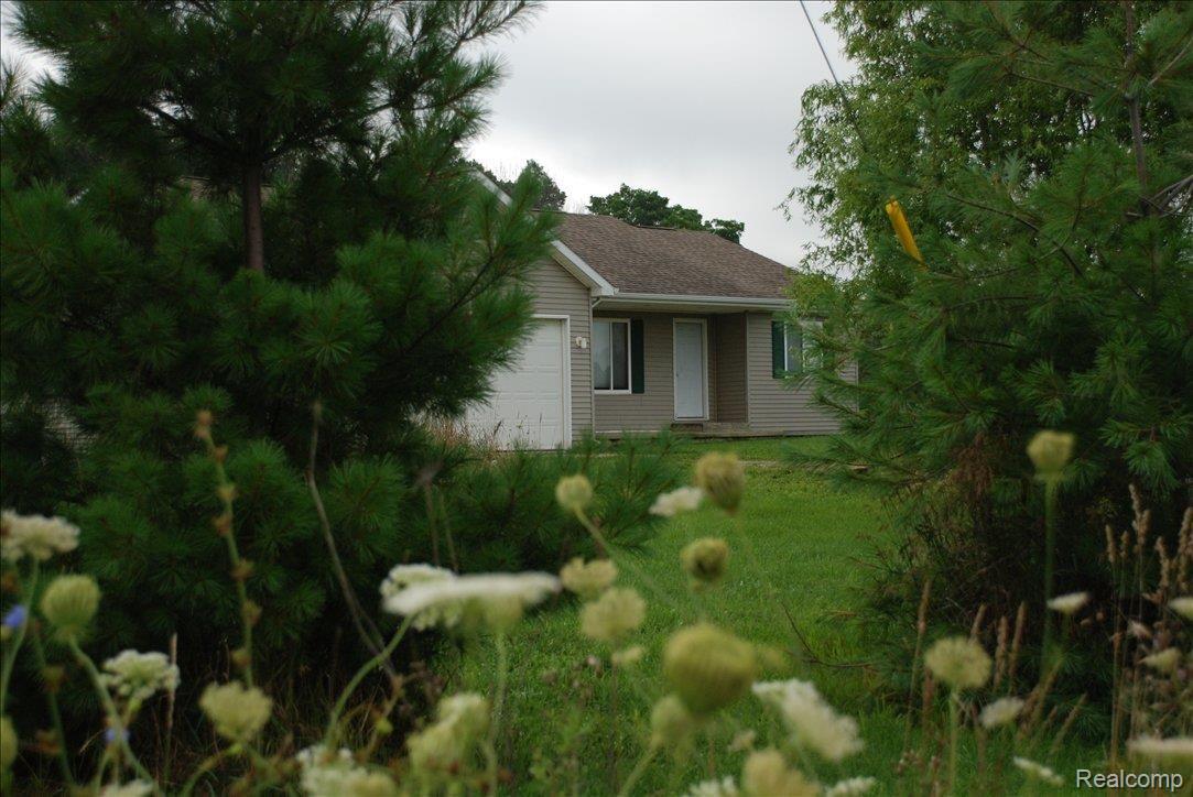 7228 North Robb Road Fowlerville, MI 48836 - Photo 2 of 21 DSC_0001