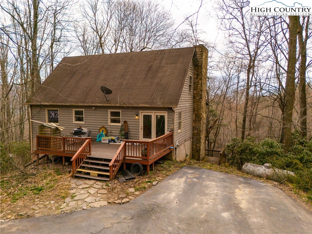 656 Winterberry Trail Boone, NC 28607 - Photo 47 of 47 a view of a patio with a table and chairs