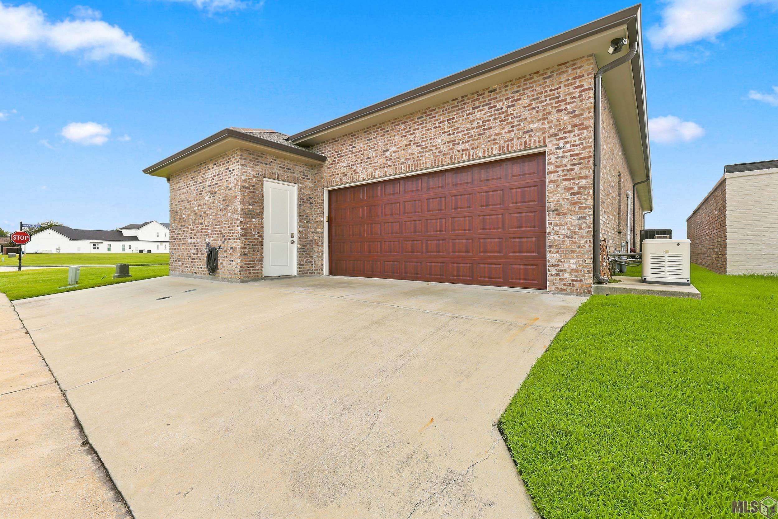 202 Rue Etienne Thibodaux, LA 70301 - Photo 24 of 31 Oversized garage with storage shed