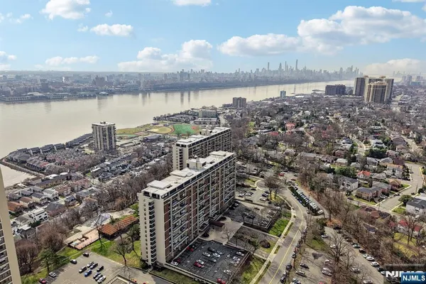 $3,000 | 2 Horizon Road, Unit G16, Fort Lee, NJ 07024