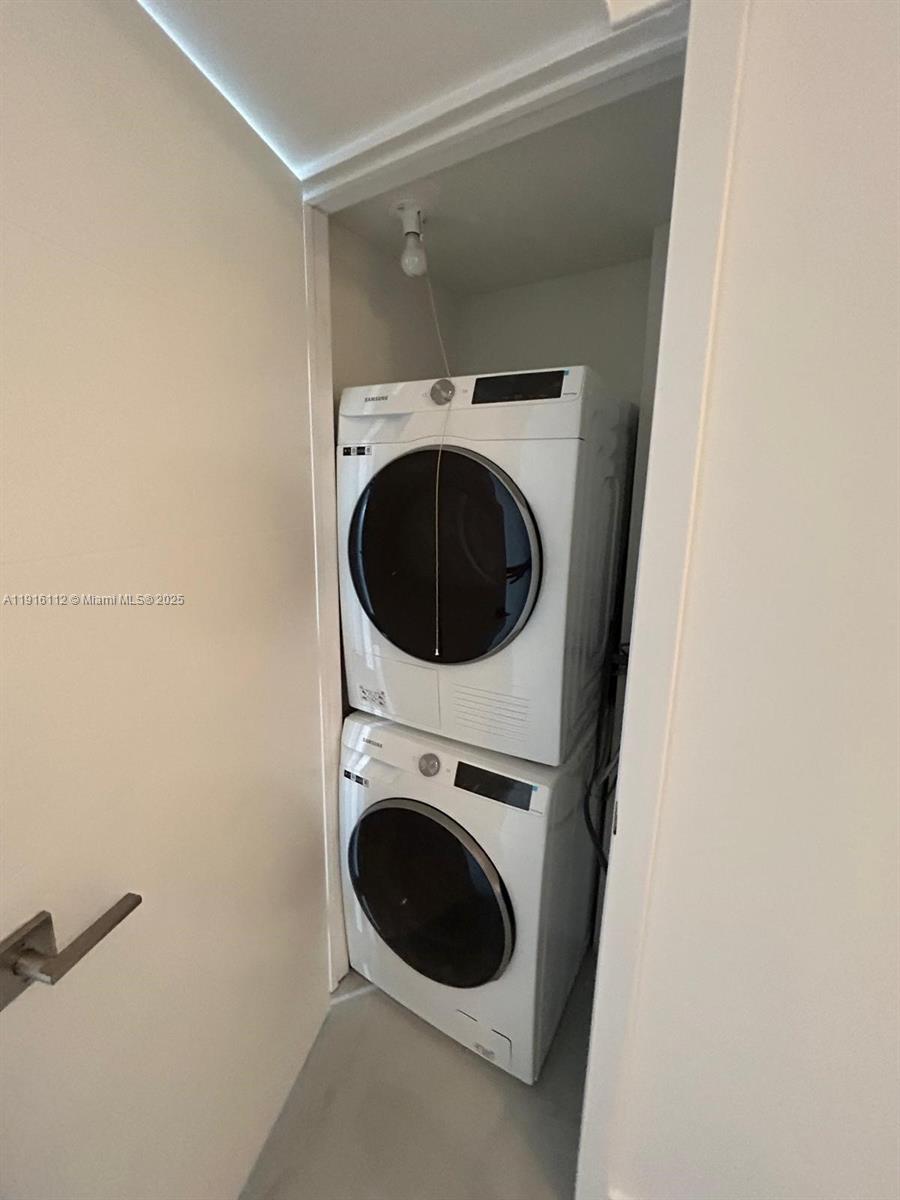 1750 Northeast 191st Street, Unit 4264 Miami, FL 33179 - Photo 8 of 21 a utility room with dryer and washer