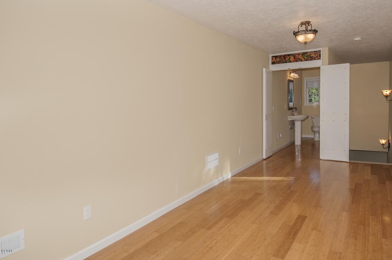 205 Midden Reach Depoe Bay, OR 97341 - Photo 24 of 35 Top Level