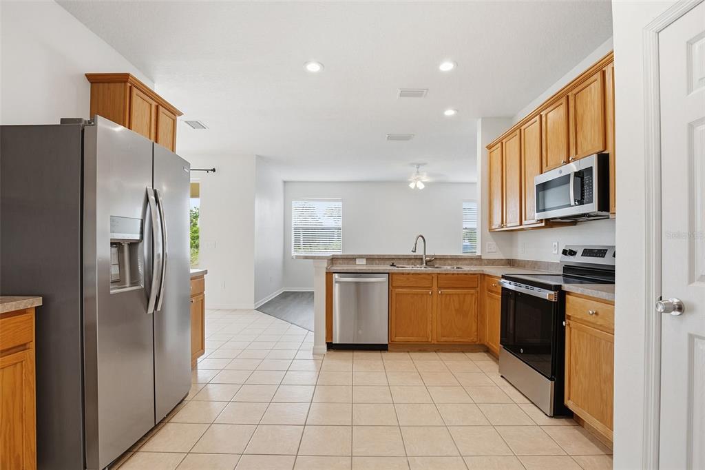 7702 Dragon Fly Loop Gibsonton, FL 33534 - Photo 13 of 42 a kitchen with a sink refrigerator and microwave