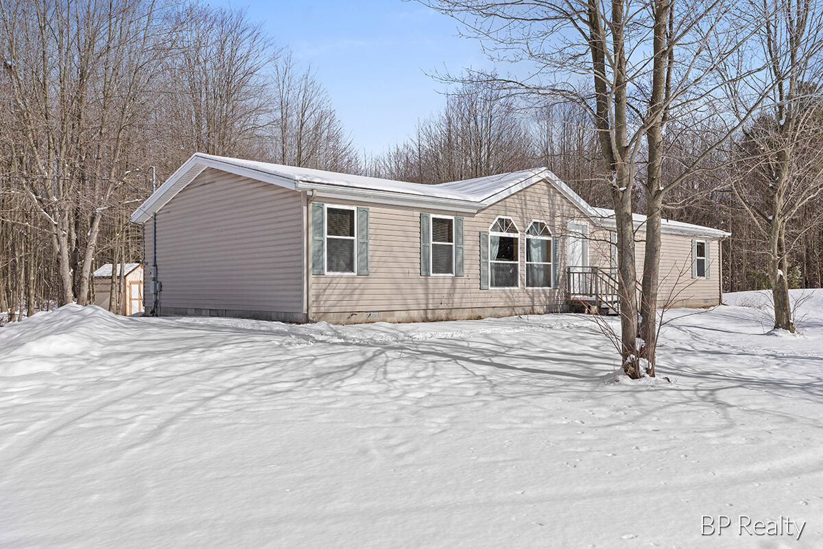 3825 Automobile Road Muskegon, MI 49445 - Photo 1 of 21 IMG_1001