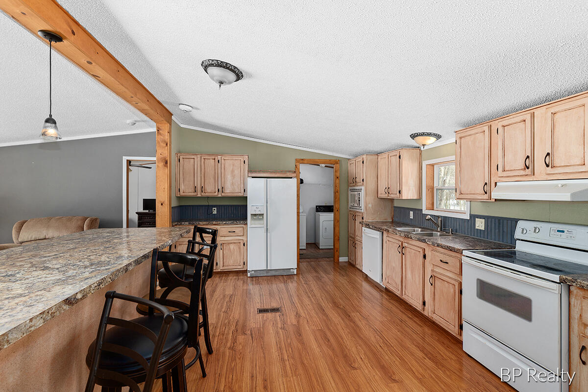 3825 Automobile Road Muskegon, MI 49445 - Photo 9 of 21 IMG_1009