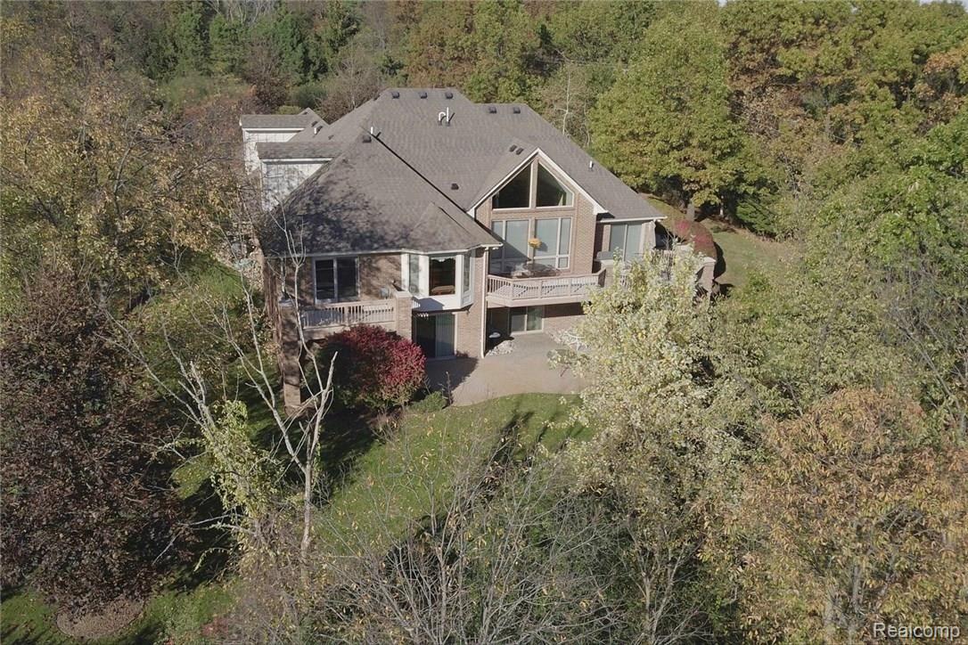 3270 Hixon Road Rochester, MI 48306 - Photo 33 of 34 DJI_0080 2.jpg