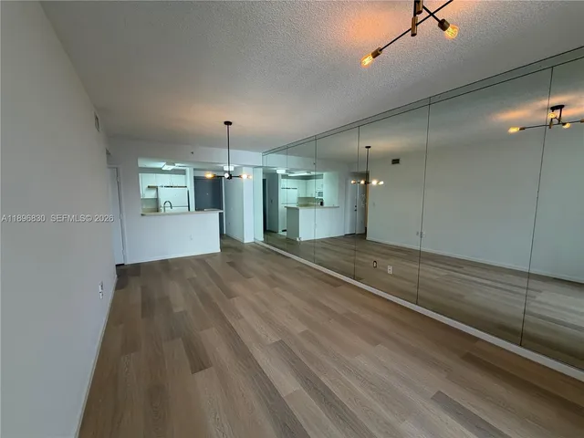 $2,500 | 185 Southeast 14th Terrace, Unit 1411, Miami, FL 33131