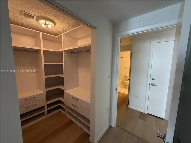 $2,500 | 185 Southeast 14th Terrace, Unit 1411, Miami, FL 33131