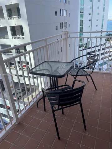 $2,500 | 185 Southeast 14th Terrace, Unit 1411, Miami, FL 33131