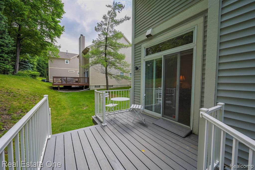 6612 Pond View Road Clarkston, MI 48346 - Photo 3 of 39