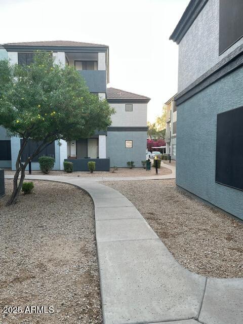 3848 North 3rd Avenue, Unit 1033 Phoenix, AZ 85013 - Photo 4 of 24 a backyard of a house with cars parked and parked