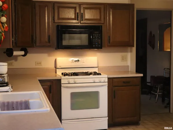 $135,000 | 1406 Hampshire Street, Quincy, IL 62301