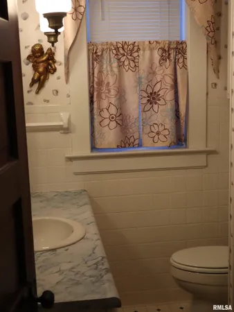 $135,000 | 1406 Hampshire Street, Quincy, IL 62301