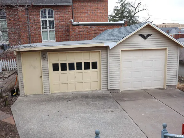 $135,000 | 1406 Hampshire Street, Quincy, IL 62301