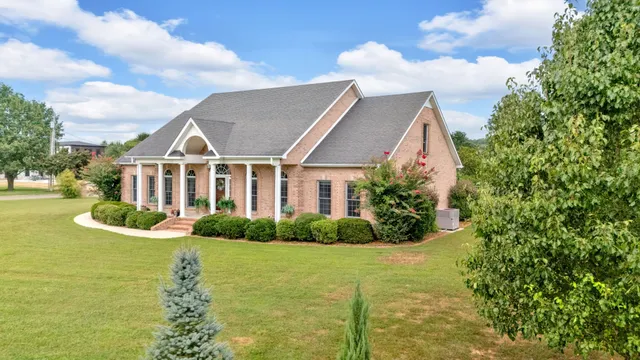 $749,900 | 594 Waters Edge Drive, Estill Springs, TN 37330