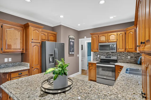 $749,900 | 594 Waters Edge Drive, Estill Springs, TN 37330