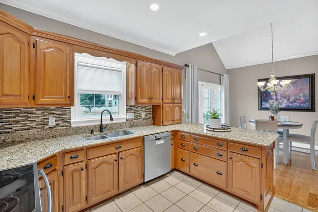 $749,900 | 594 Waters Edge Drive, Estill Springs, TN 37330