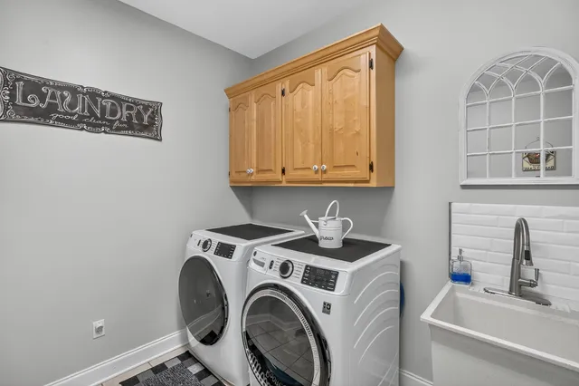 $749,900 | 594 Waters Edge Drive, Estill Springs, TN 37330