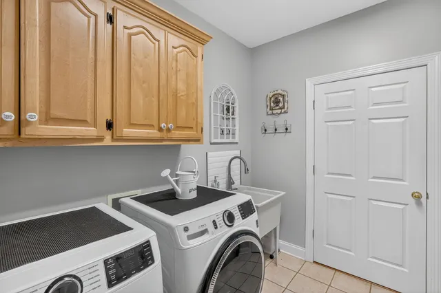 $749,900 | 594 Waters Edge Drive, Estill Springs, TN 37330