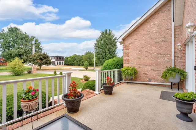 $749,900 | 594 Waters Edge Drive, Estill Springs, TN 37330