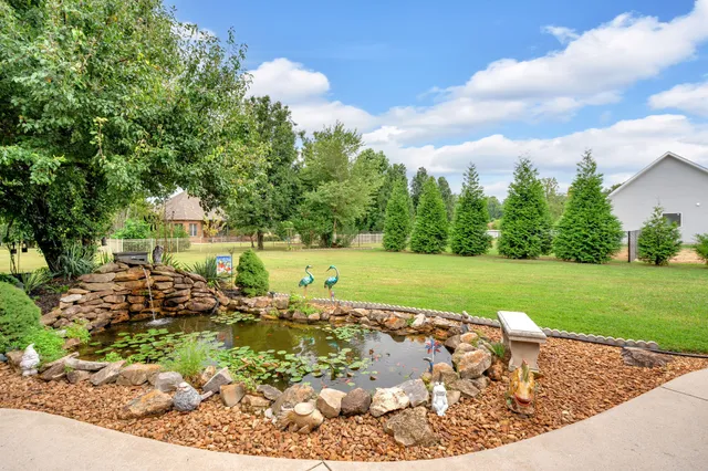 $749,900 | 594 Waters Edge Drive, Estill Springs, TN 37330