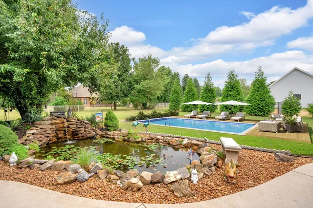 $749,900 | 594 Waters Edge Drive, Estill Springs, TN 37330