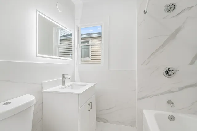 $2,100 | 2617 West Fullerton Avenue, Unit 3A, Chicago, IL 60647