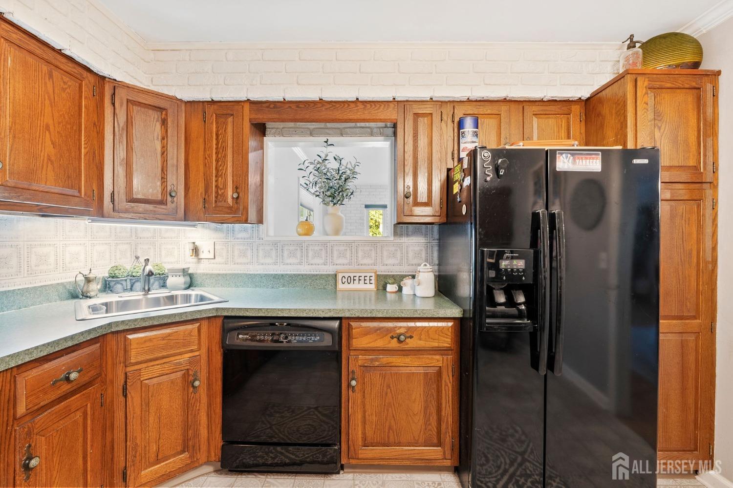 171 Jeffery Road Colonia, NJ 07067 - Photo 12 of 40 Gallery Image 12