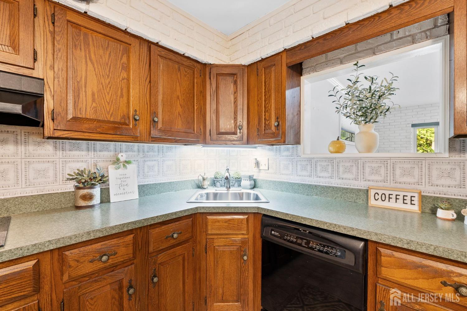171 Jeffery Road Colonia, NJ 07067 - Photo 13 of 40 Gallery Image 13