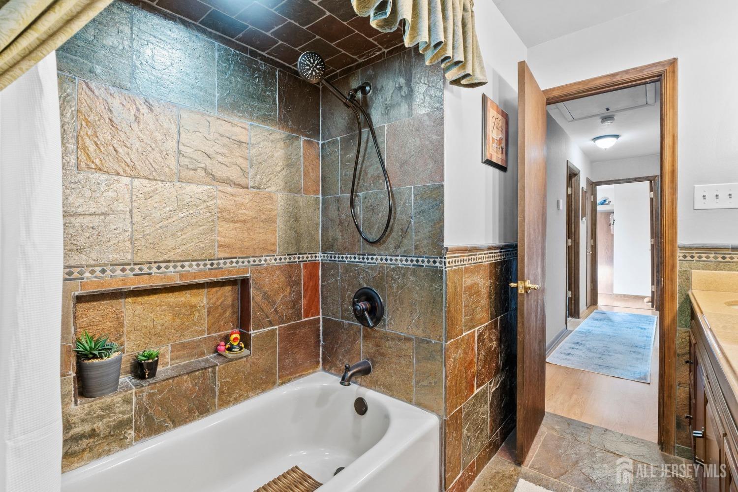 171 Jeffery Road Colonia, NJ 07067 - Photo 16 of 40 Gallery Image 16