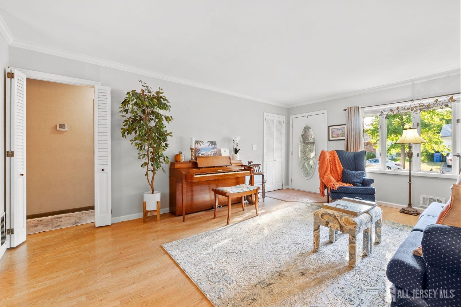 171 Jeffery Road Colonia, NJ 07067 - Photo 5 of 40 Gallery Image 5