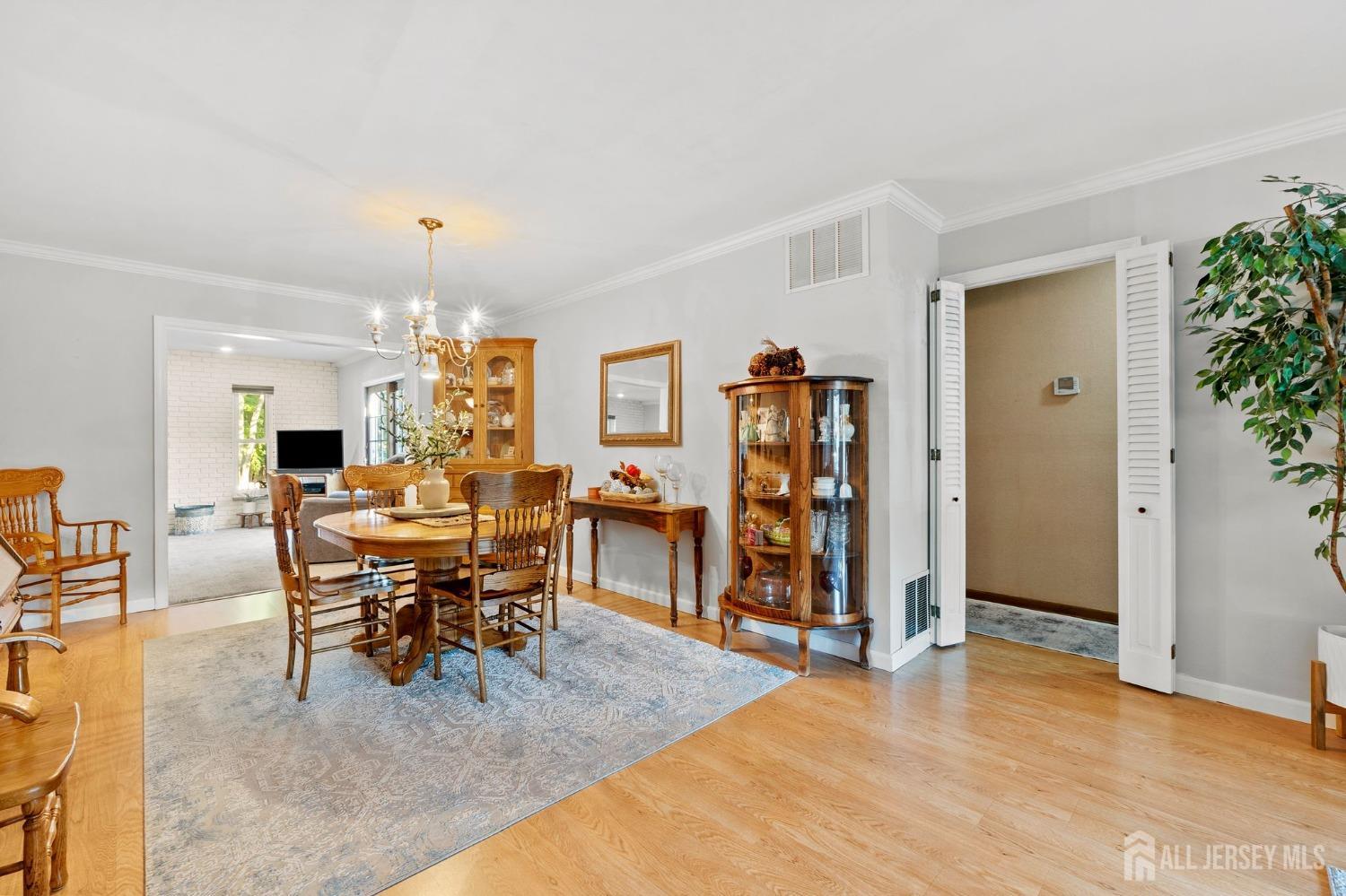 171 Jeffery Road Colonia, NJ 07067 - Photo 7 of 40 Gallery Image 7