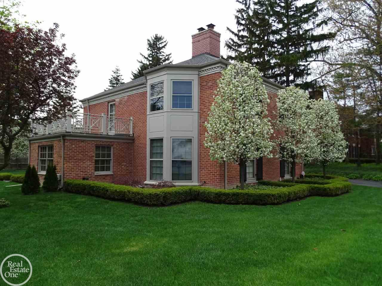 15 Provencal Road Grosse Pointe, MI 48236 - Photo 2 of 50 31333812-1.JPG