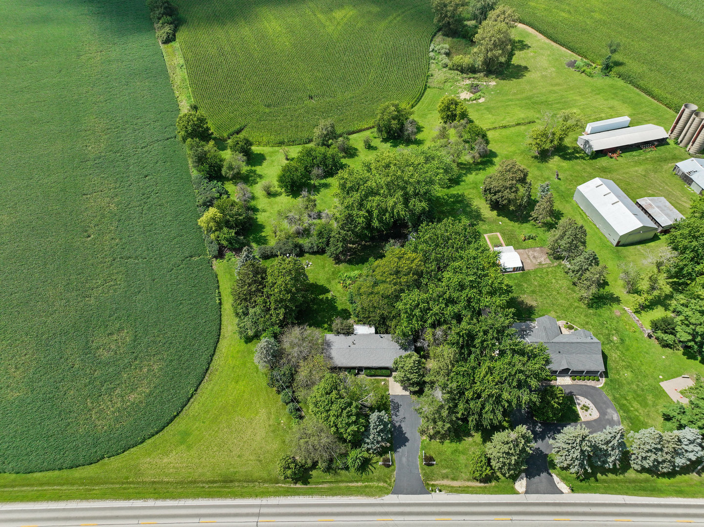 2S810 Bliss Road Batavia, IL 60510 - Photo 25 of 28 an aerial view of a residential houses with outdoor space and trees